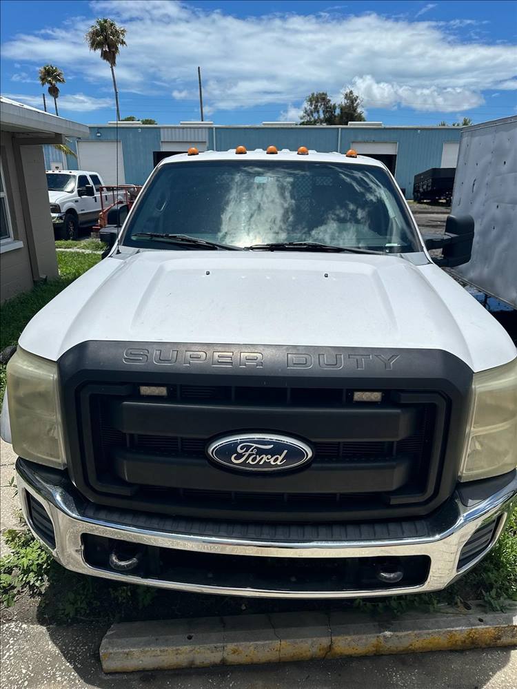 2011 Ford F450 Crew Cab (4 doors)