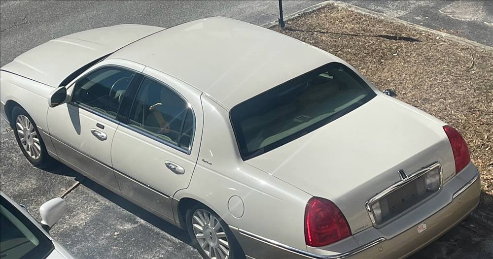 2004 Lincoln Town Car Sedan